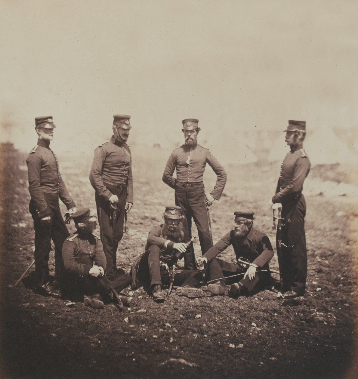 68. (Durhamin) jalkaväkirykmentin (kevyt jalkaväki) upseereita Krimin sotaan liittyvästä 52 valokuvan albumista, 1855. tekijältä Roger Fenton