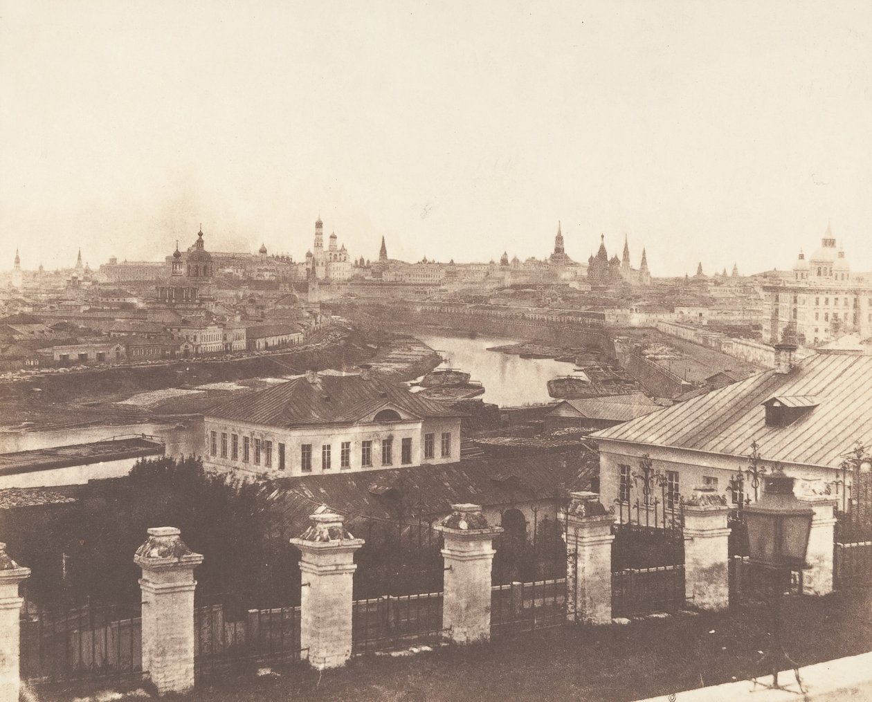 Moskova, Kreml kaukana, 1852. tekijältä Roger Fenton