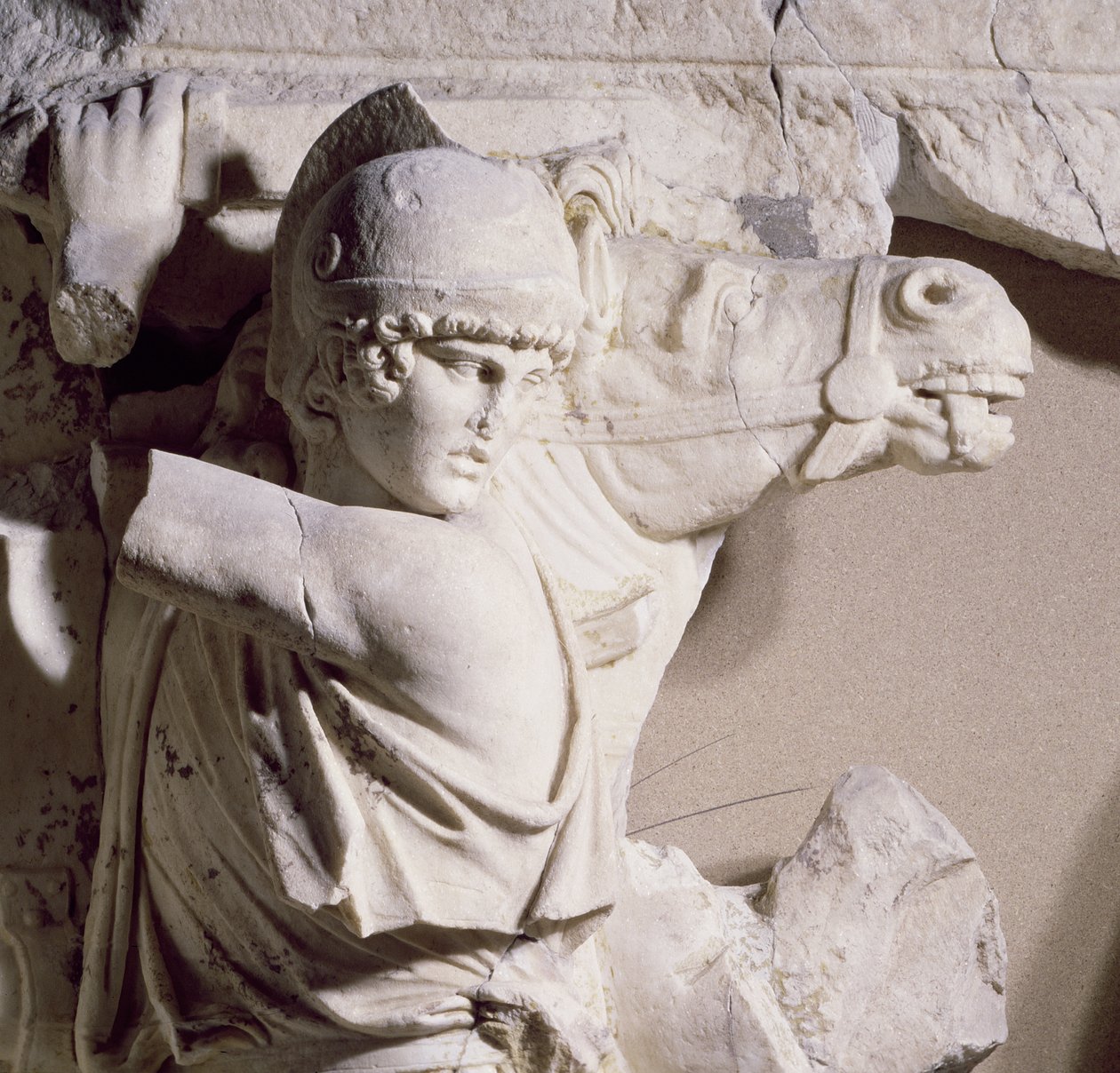 Taistelukohtaus, n.169 (marmori) (yksityiskohta) (katso myös 198132) tekijältä Roman