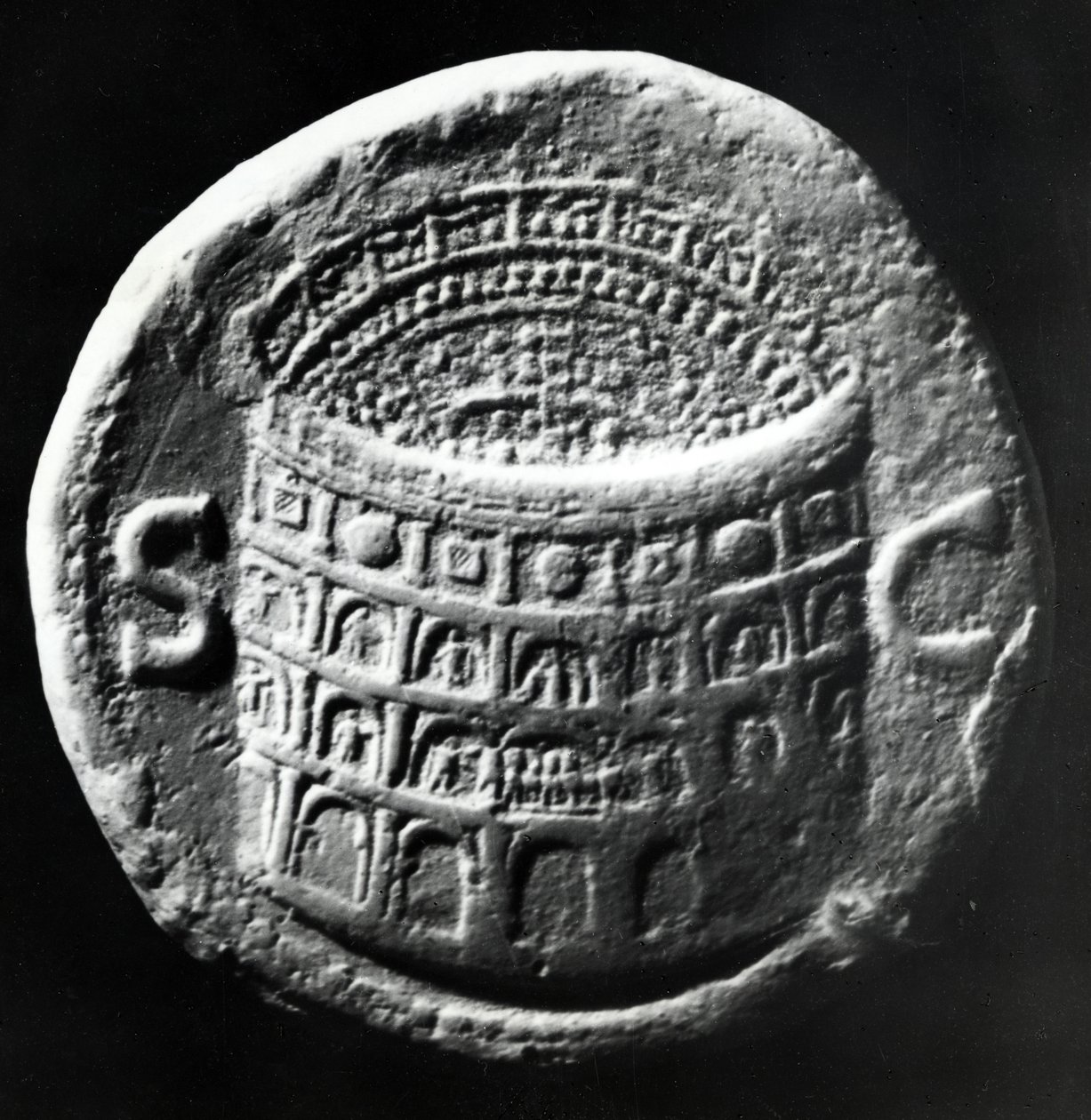 Messinki Sestertius näyttää ilmakuvan Colosseumista, n. 80-81 jKr (messinki) tekijältä Roman