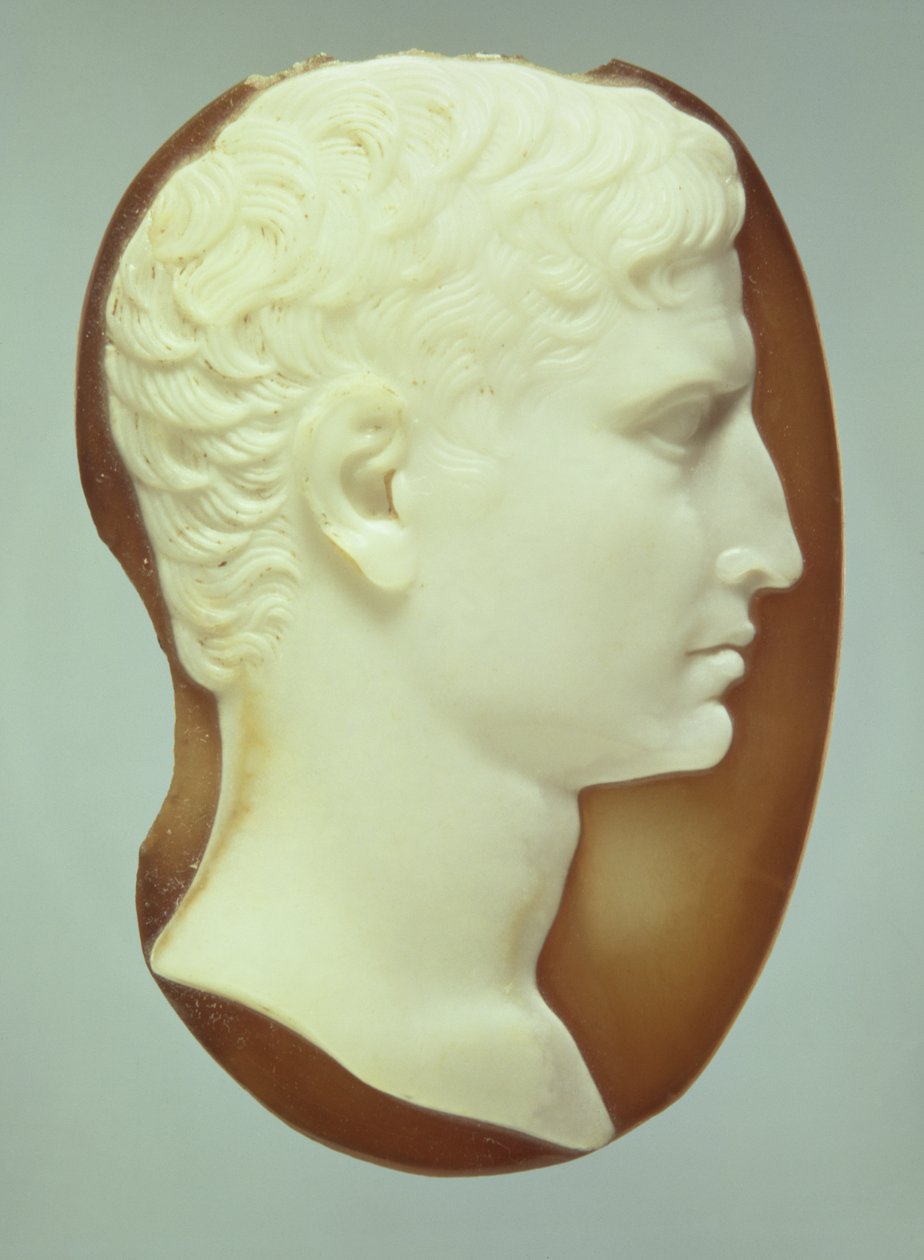 Cameo, joka kuvaa keisari Augustusta (63-14 eKr.) (sardonyx) tekijältä Roman