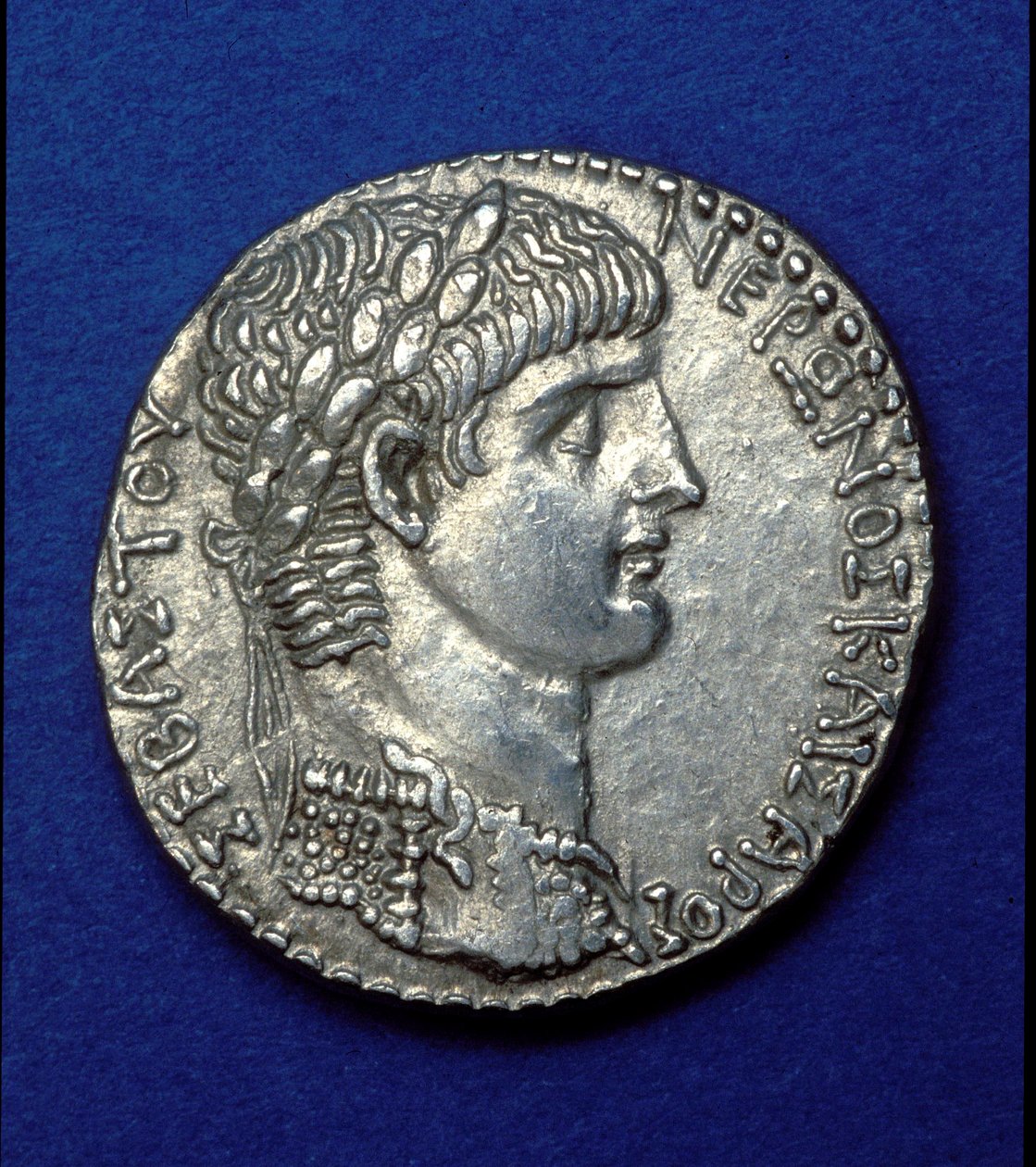 Keisari Neron kolikko (metalli) tekijältä Roman