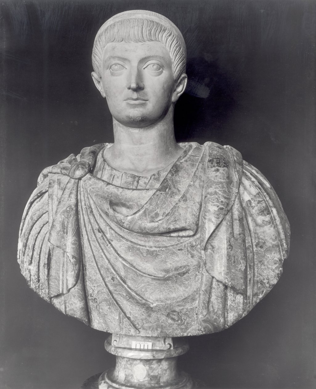 Konstantinus I (n. 274–337) n. 350 jKr (marmori) tekijältä Roman