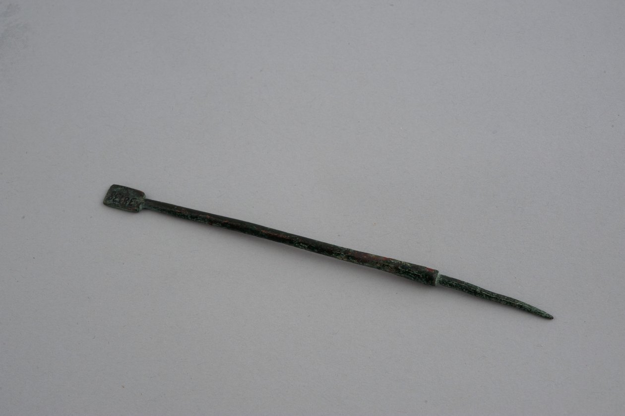 Kynä (pronssi) tekijältä Roman
