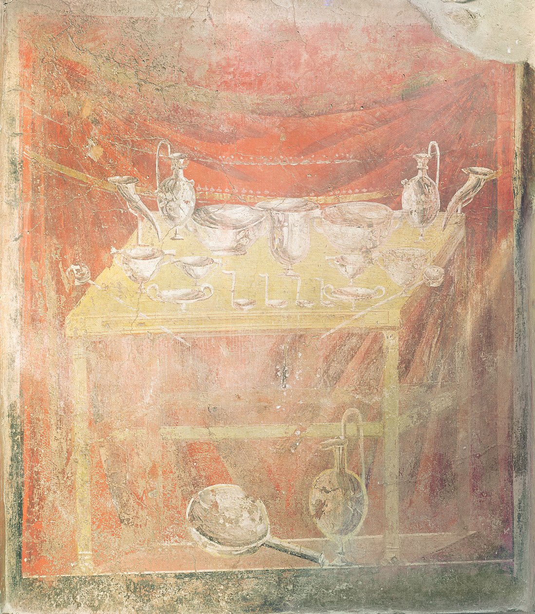 Hopeaesineet pöydällä (seinämaalaus) tekijältä Roman
