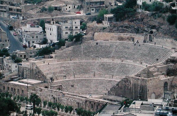 Teatteri tekijältä Roman