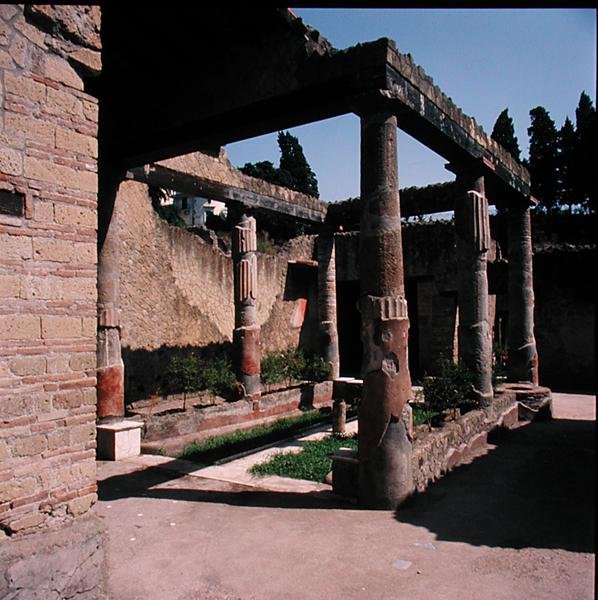 Korintin atriumin talo tekijältä Roman Roman