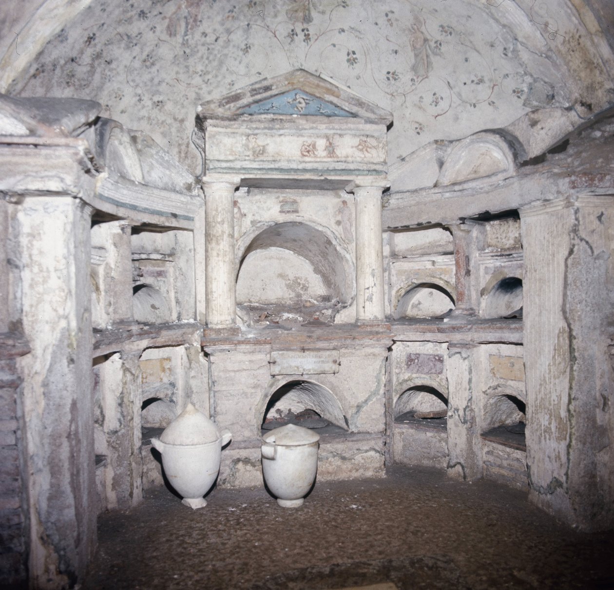 Columbarium - Pomponis Hylaxin hauta tekijältä Roman
