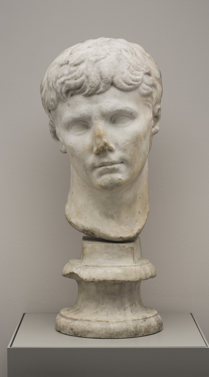 Keisari Augustuksen pää (marmori) tekijältä Roman