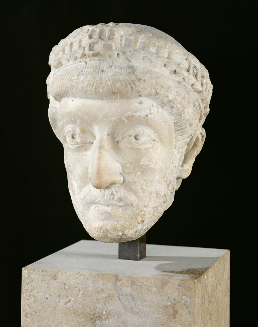 Keisari Theodosius II:n (408-450) pää (marmori). tekijältä Roman