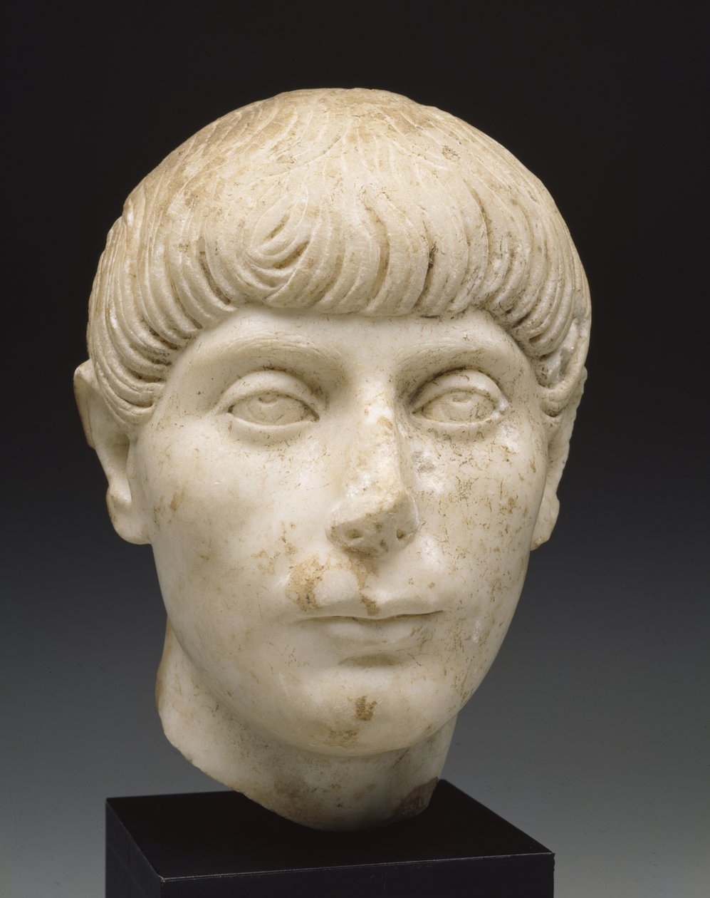 Nuoren miehen pää, 2. vuosisata (marmori) tekijältä Roman