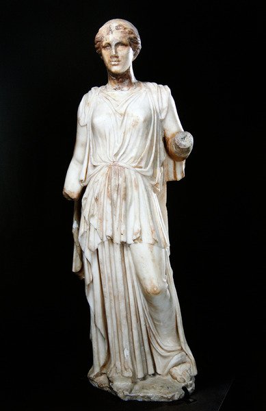 Kore (marmori) tekijältä Roman