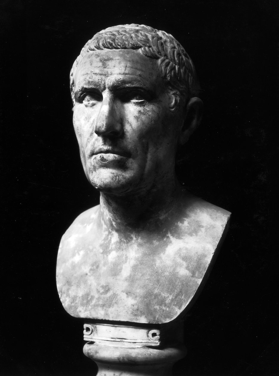 Marcus Claudius Marcelluksen (n. 268-208 eKr.) rintakuva (marmori) tekijältä Roman Roman