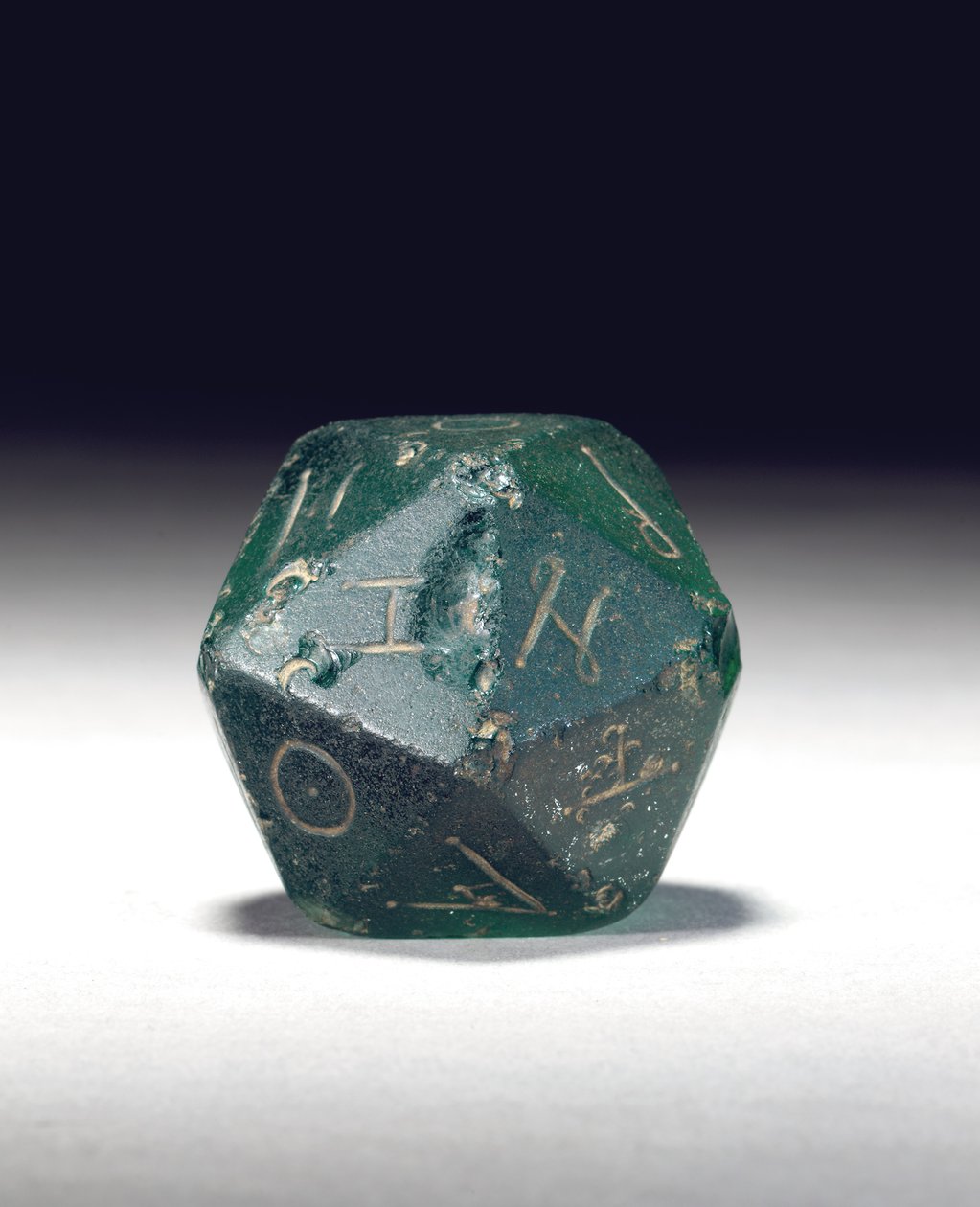 Pelinuppi, noin 2. vuosisadalla jKr. (lasi) tekijältä Roman Roman