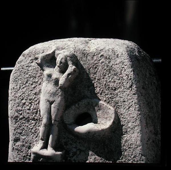 Vesilähde (marmori) tekijältä Roman Roman