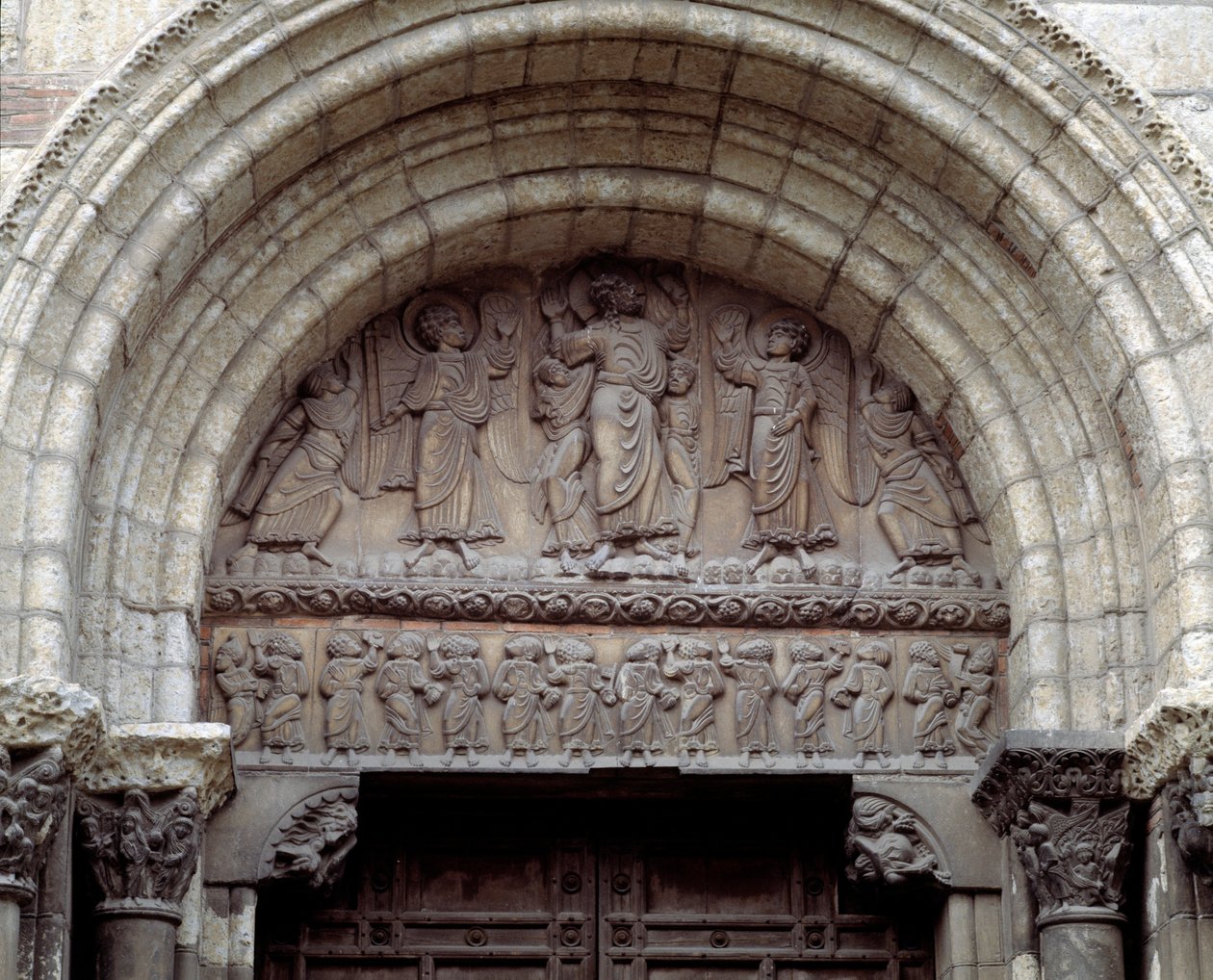 Ascension, basilikan eteläportaali (veistos) tekijältä Romanesque
