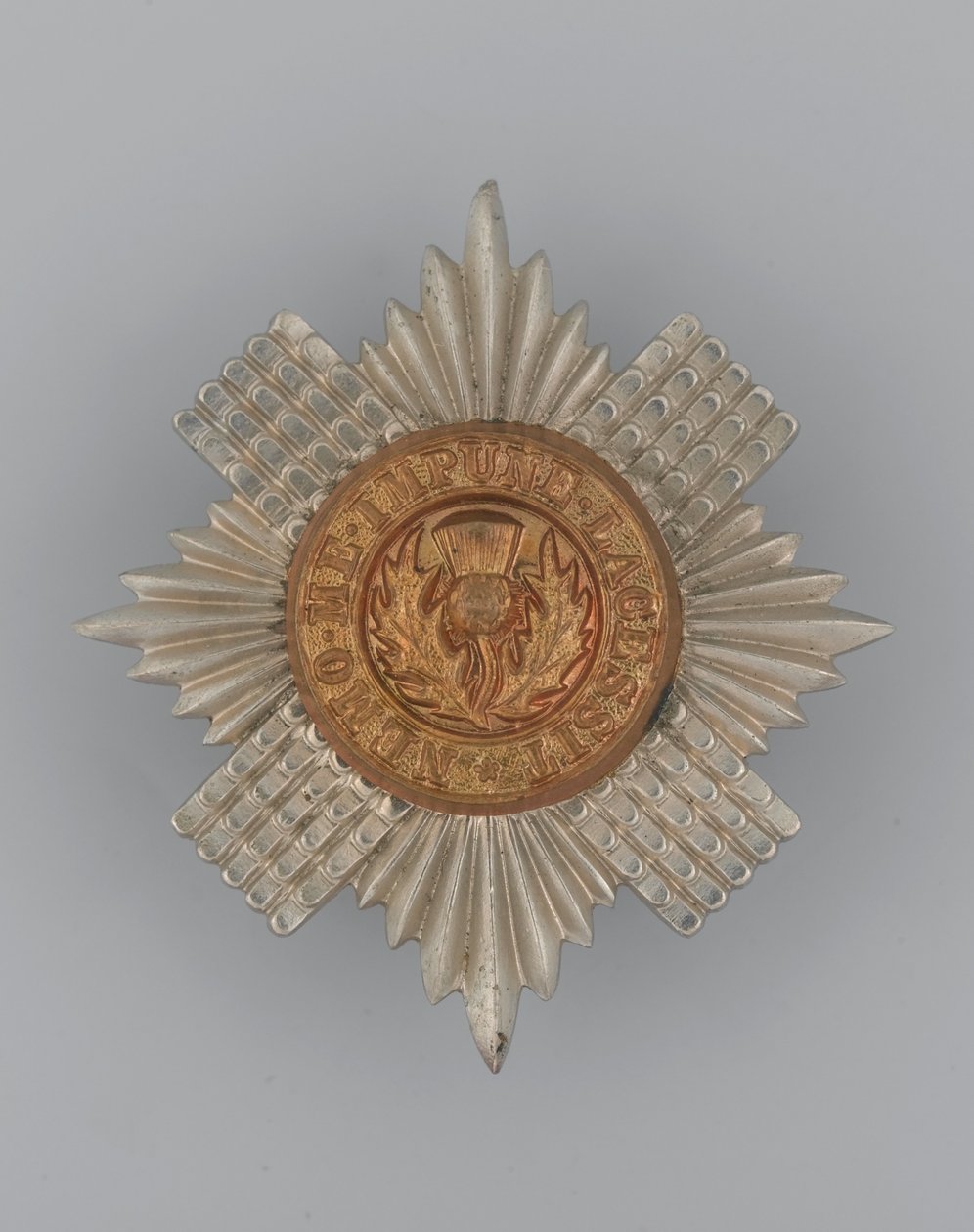 Cap badge, c.1896-1920 (metal)finn tekijältä School English