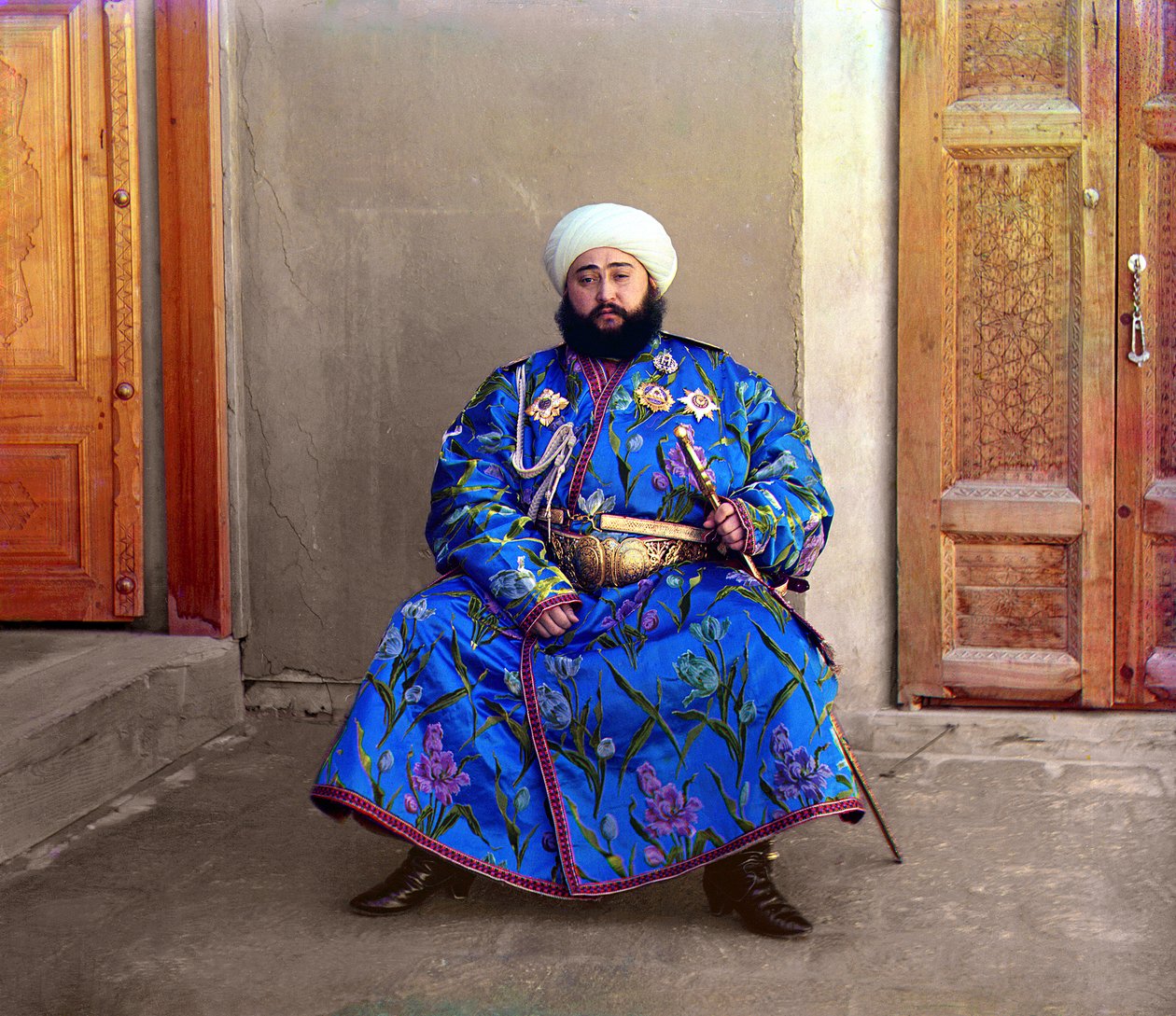 Alim Khan, Bukharan emiiri, istuu miekalla, Bukhara, Venäjän valtakunta, vuosina 1905-1915 tekijältä Sergey Prokudin Gorsky