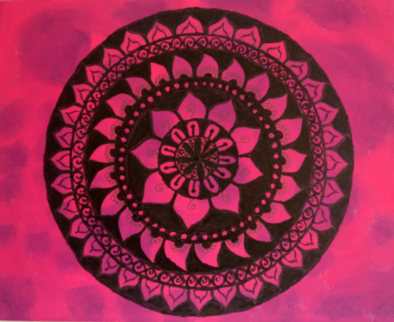 Mandala vaaleanpunaisena ja violettina tekijältä Sil A
