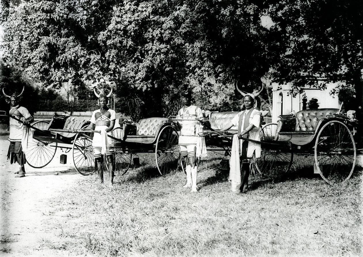 Zulu Ricksha Drivers, Durban, n. 1897 tekijältä South African Photographer