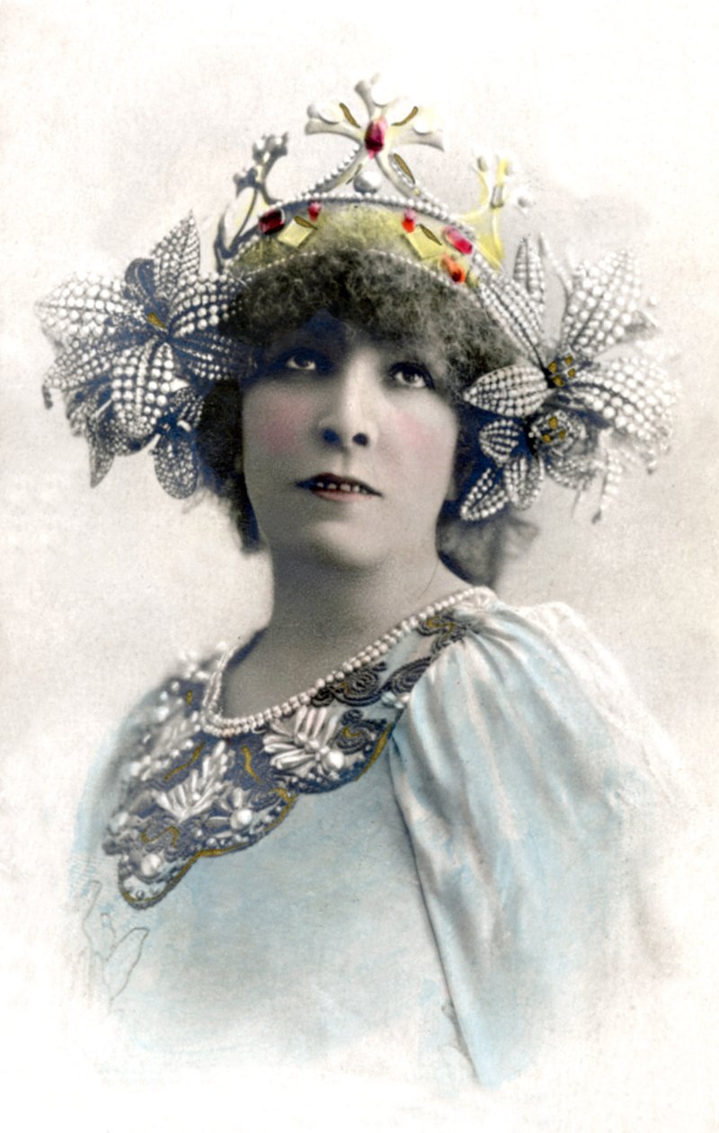 Sarah Bernhardt (Melissinde) tekijältä Studio Reutlinger