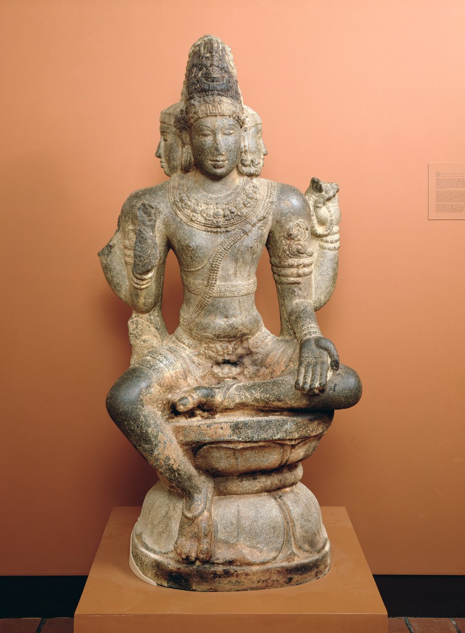Shiva kuin Mahesha tai Brahma (graniitti gessolla ja punaisella pigmentillä) tekijältä Tamil Nadu Tamil Nadu