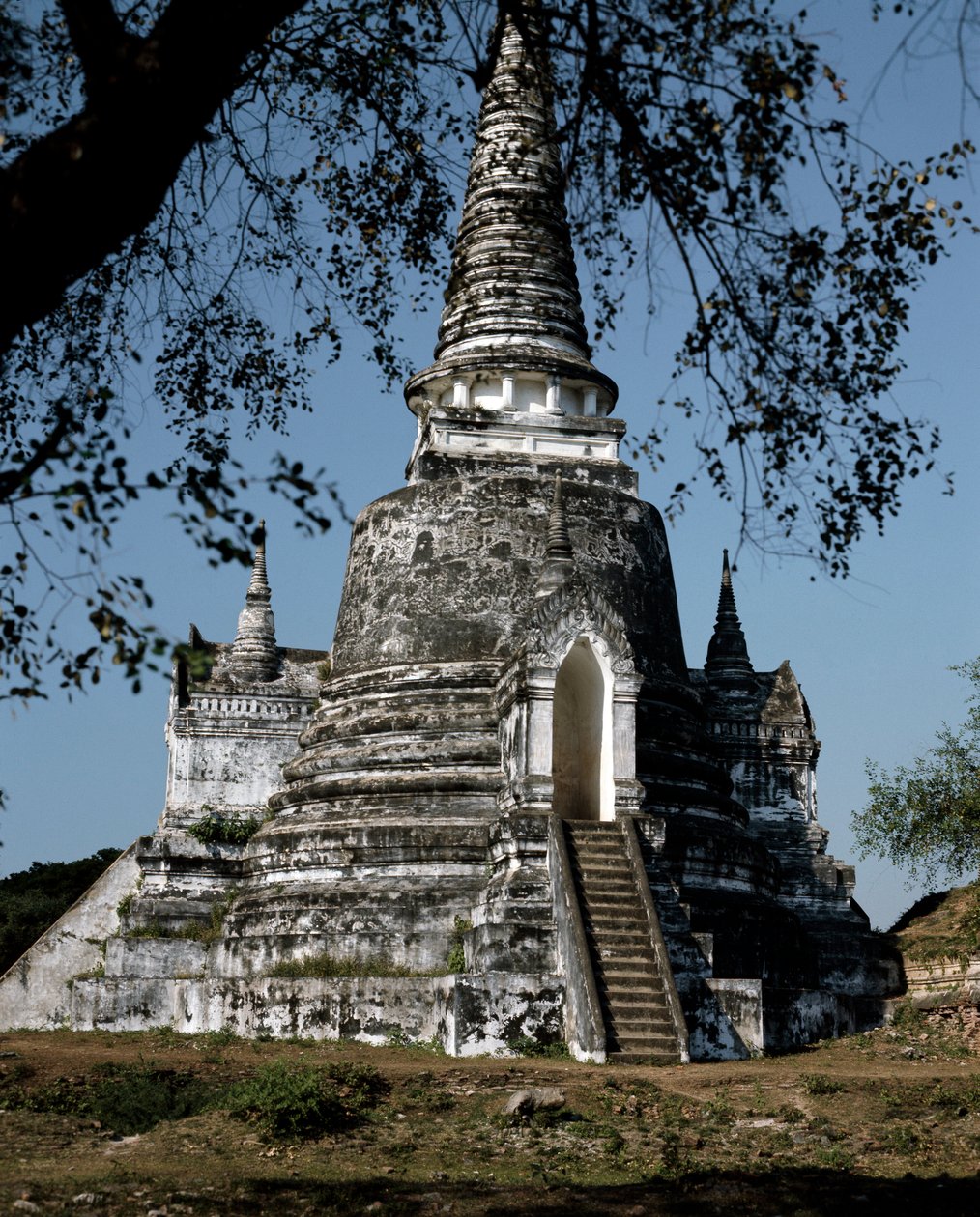 Buddhalaisen temppelin stupa tekijältä Thai School