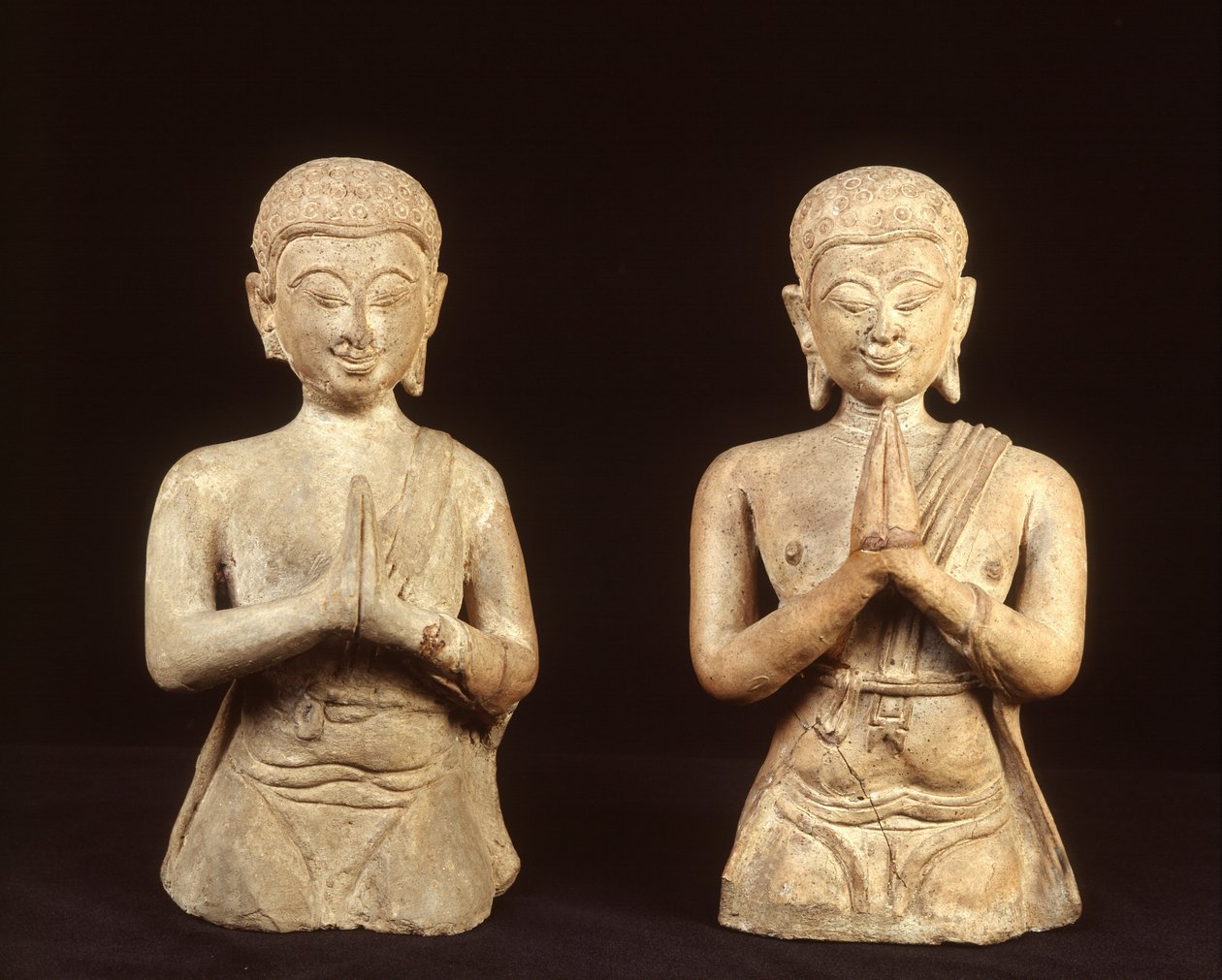 Rukoilevia terrakottahahmoja, Sukhothai-kausi tekijältä Thai School