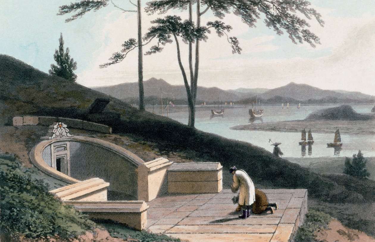 Kiinalainen hauta, jossa on kaksi surejaa kivisisäänkäynnin ulkopuolella, kuvasta "Maauksellinen matka Intiaan, Kiinan tiellä", 1810 tekijältä Thomas und William Daniell