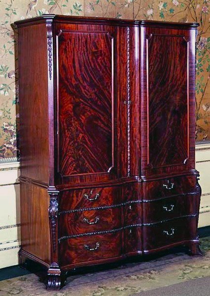 Veistetty vaatekaappi, 1766 (mahonki) tekijältä Thomas Chippendale