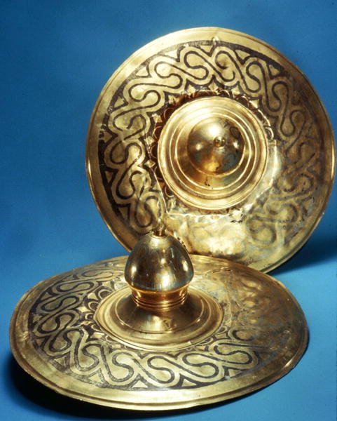 Kannet (kulta, hopealla upotettu) tekijältä Thracian