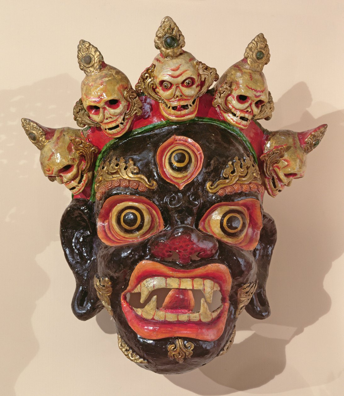 Mahakala tanssinaamio (maalattua puuta) tekijältä Tibetan School