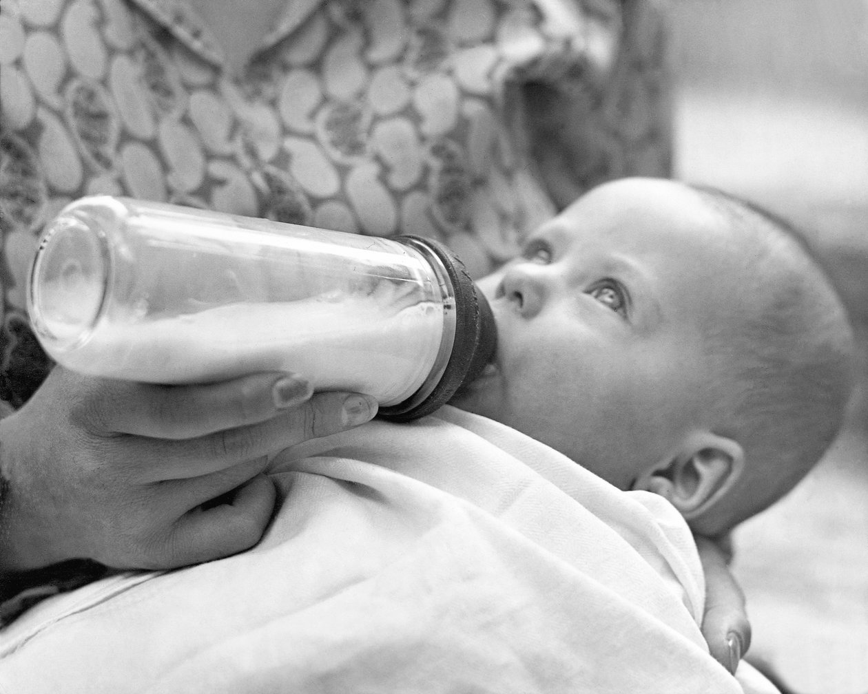 Baby with Bottle, Mexico City, 1929 tekijältä Tina Modotti