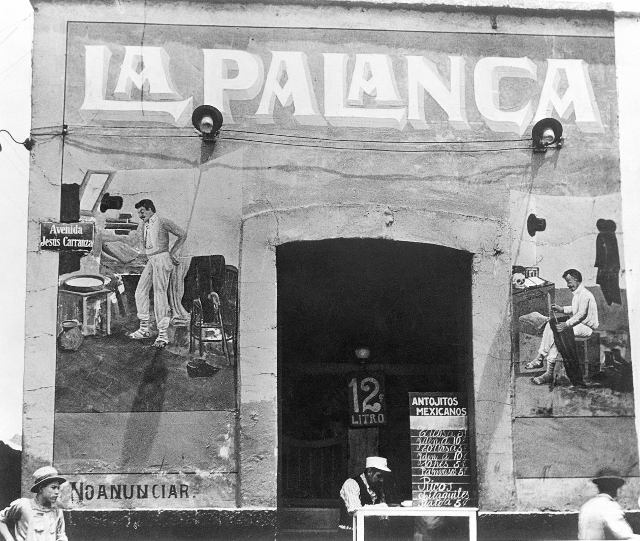 La Palanca (Pulqueria, Avenida Jesus Carranza), México, n. 1927 tekijältä Tina Modotti