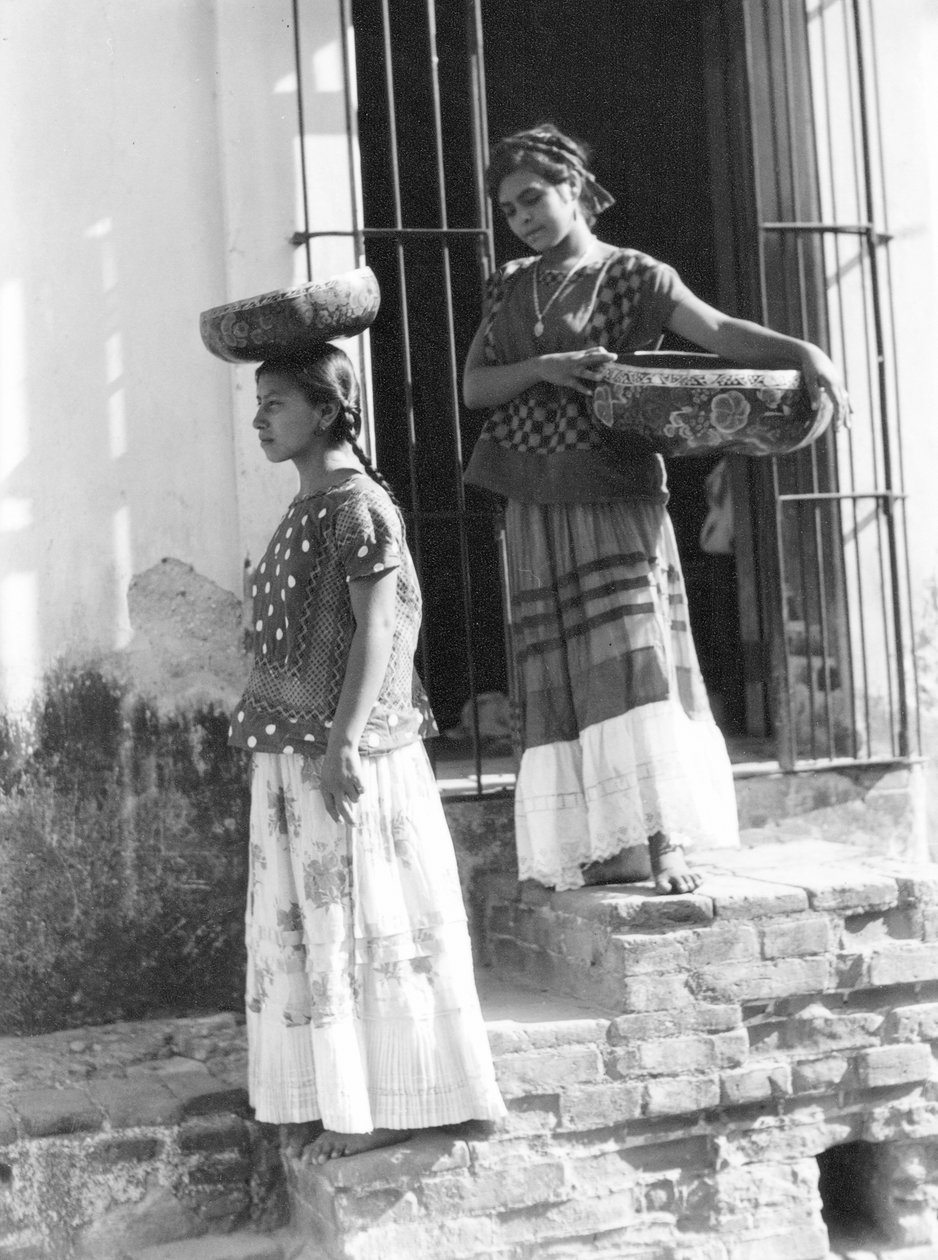 Naiset Tehuantepecissä, Meksikossa, 1929 tekijältä Tina Modotti