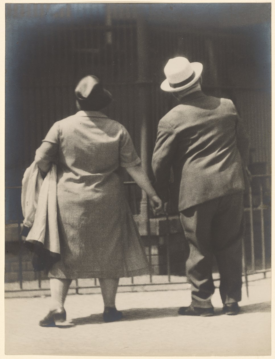 Pariskunta eläintarhassa, Berliini. tekijältä Tina Modotti