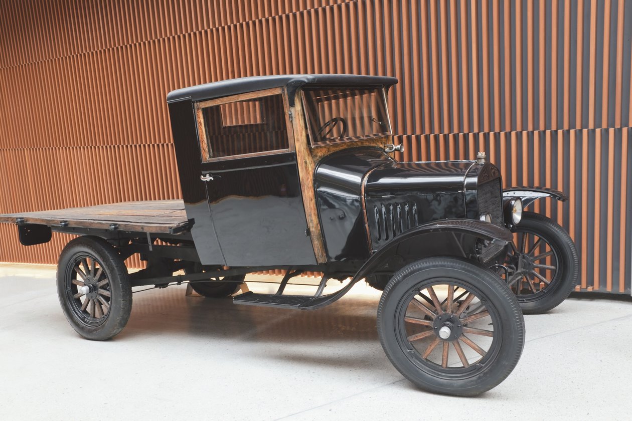 Musta Ford Model T -lava-auto vuodelta 1920 tekijältä Unbekannt Unbekannt
