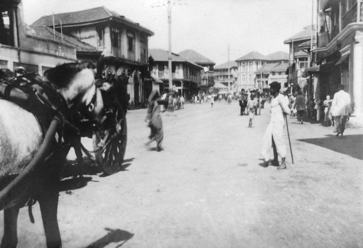 Katu Mumbaissa Bombayssa, Intiassa, vuodelta 1918 tekijältä Unbekannt