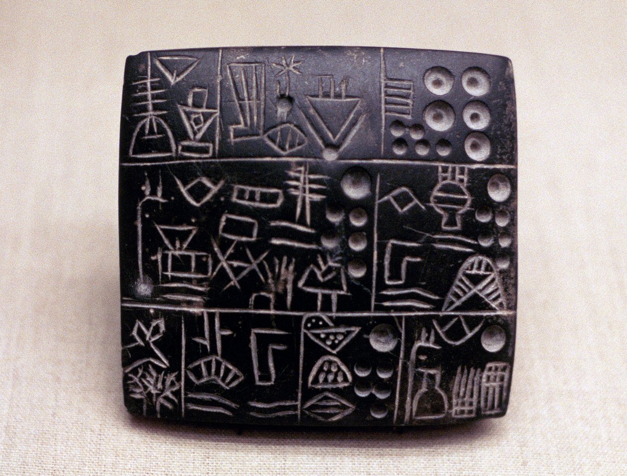 Hallinnollinen savitaulu, Mesopotamian sumerilainen, 3100-2900 eKr tekijältä Unbekannt