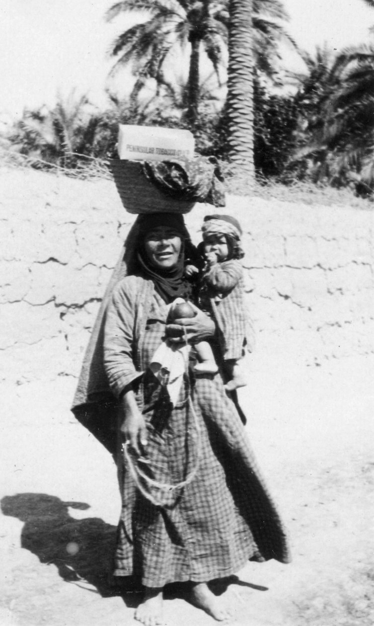 Arabinainen ja lapsi, 1917-1919 tekijältä Unbekannt