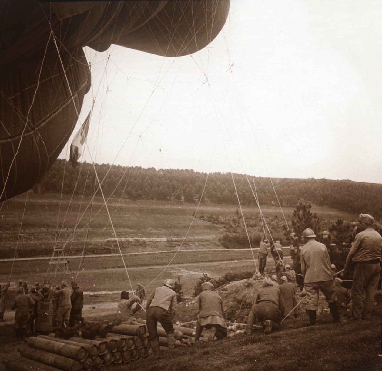 Barrage balloon, Genicourt, Pohjois-Ranska, c1914-c1918 tekijältä Unbekannt