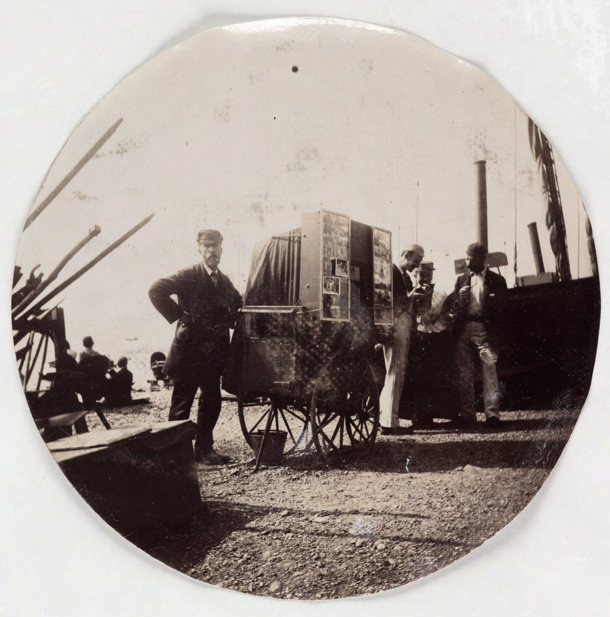 "Rantavalokuvaaja", versio 1890 tekijältä Unbekannt