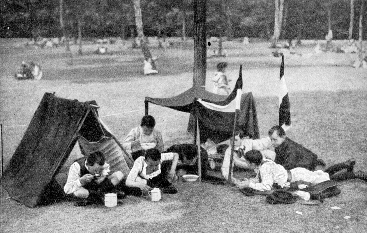 Boys camping, Berliini, Saksa, 1922 tekijältä Unbekannt