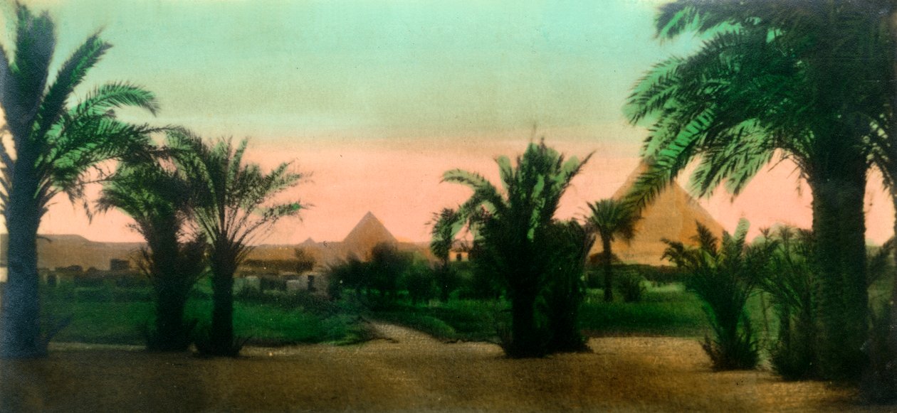 Kairo: kylä lähellä Gizehin pyramideja, c1918-c1939. tekijältä Unbekannt