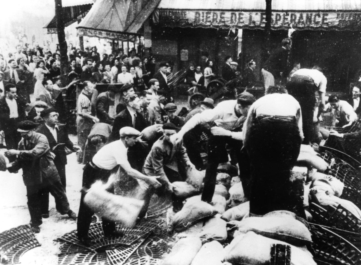 Barrikadin rakentaminen, Pariisi, 1944 tekijältä Unbekannt