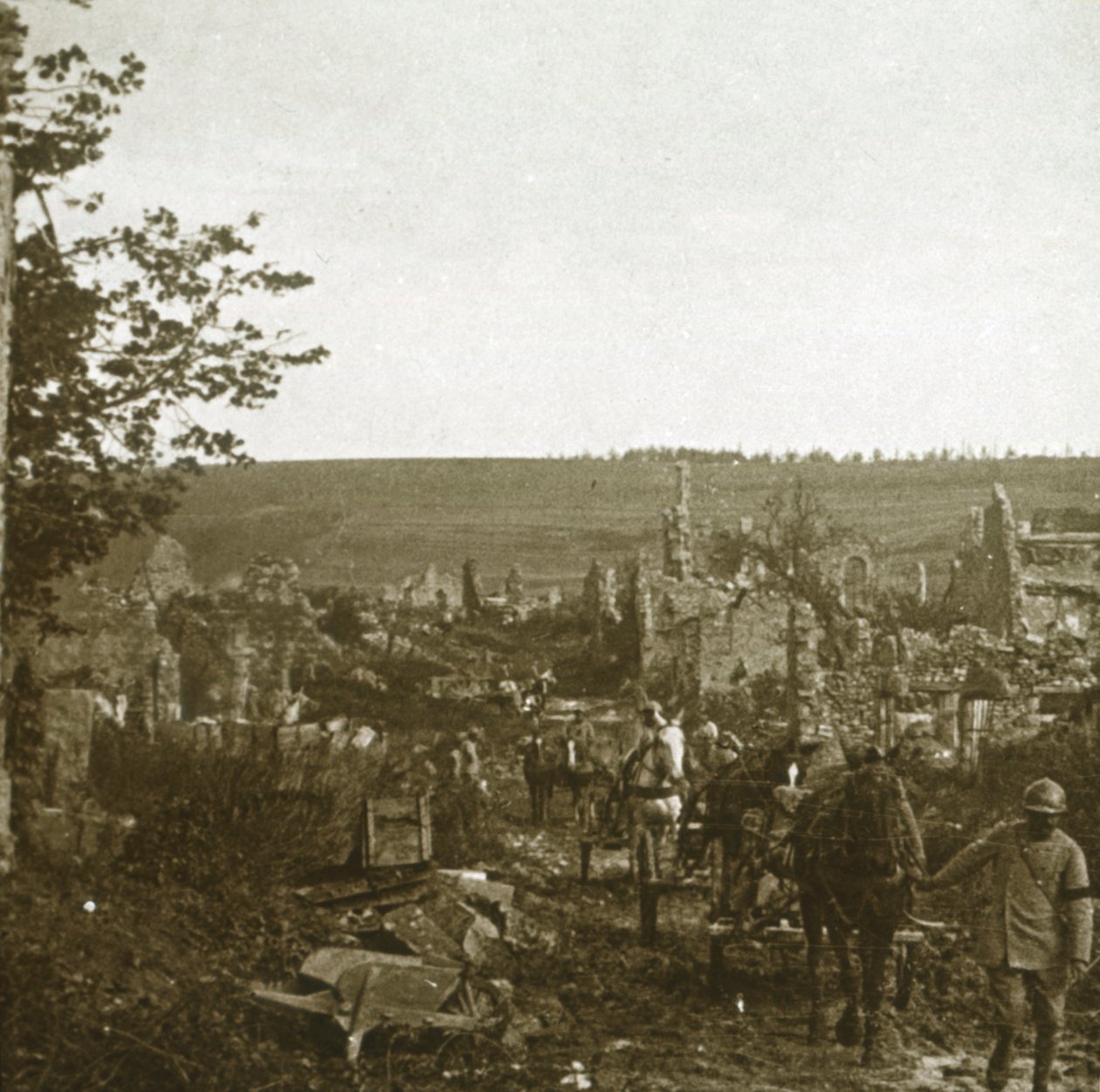 Saattue, Les Éparges, Pohjois-Ranska, c1914-c1918. tekijältä Unbekannt