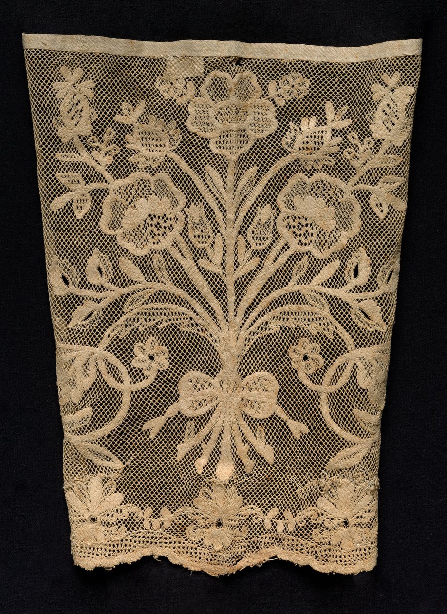 Mansetti kukkaköynnöksillä, 1800-luku. tekijältä Unbekannt