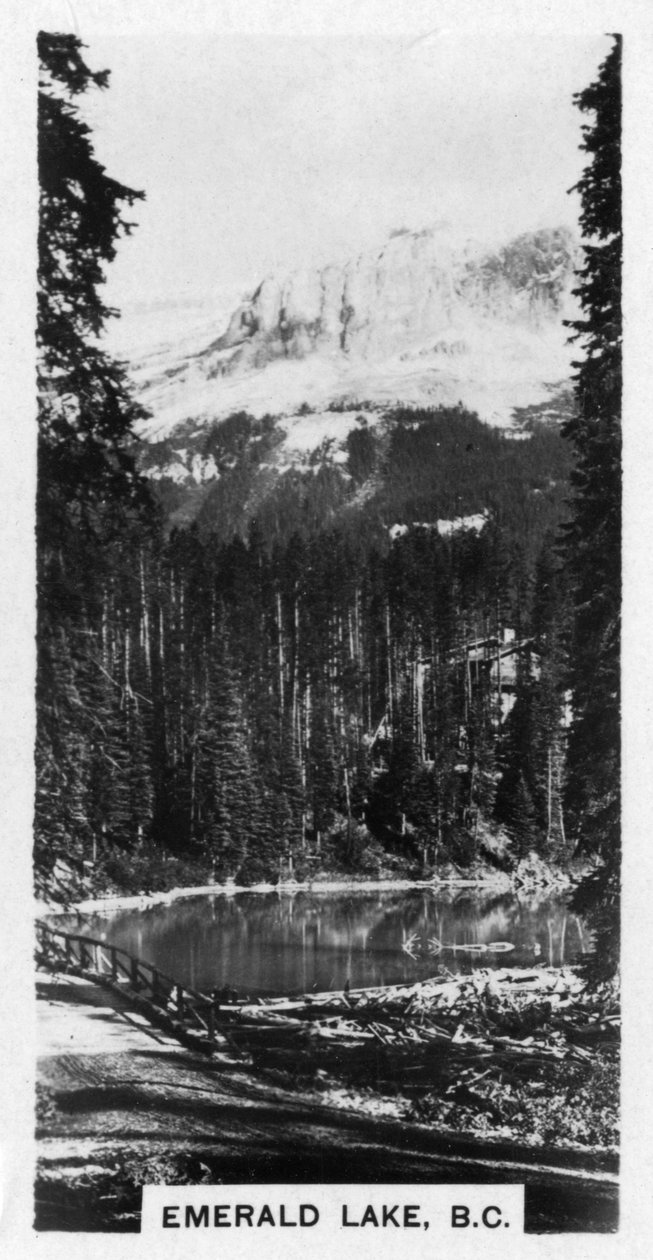 Emerald Lake lähellä Fieldia, British Columbia, Kanada, 1920-luku tekijältä Unbekannt