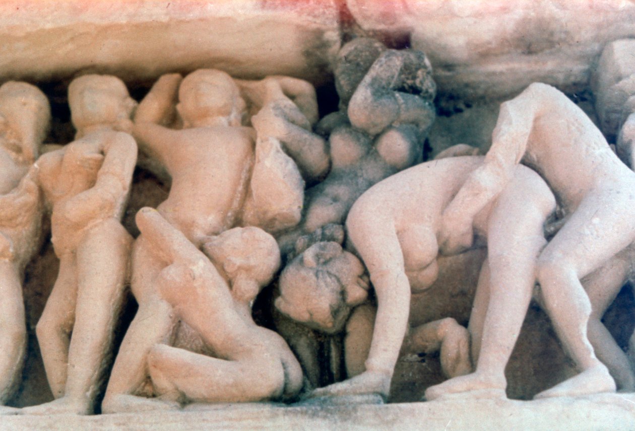 Erotic Sculpture, Khajuraho, Intia. c950-1050. 20. vuosisata tekijältä Unbekannt