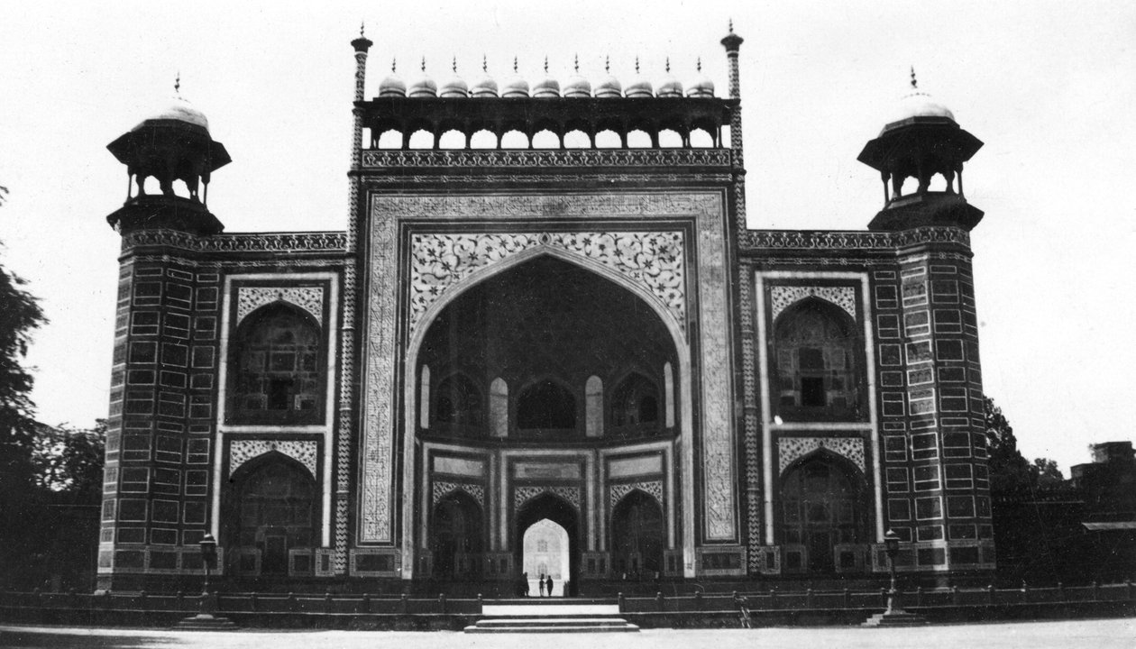 Portti Taj Mahaliin, Agra, Intia, 1916-1917 tekijältä Unbekannt